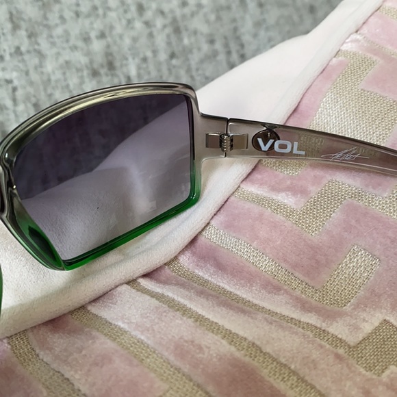 Volcom sunglasses - Picture 5 of 9